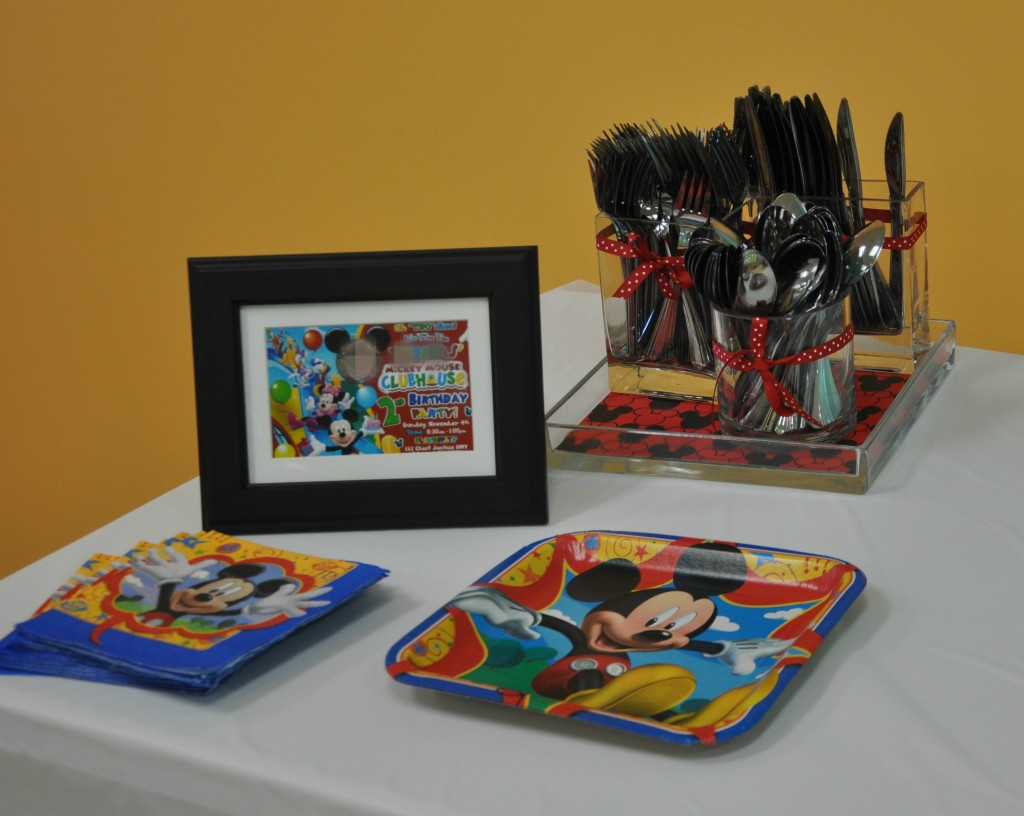 Mickey Mouse Birthday Party table