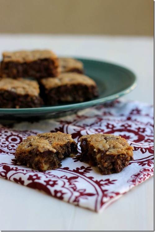 Ooey Gooey Chocolate Chip Blondies {from 2 Sisters 2 Cities}